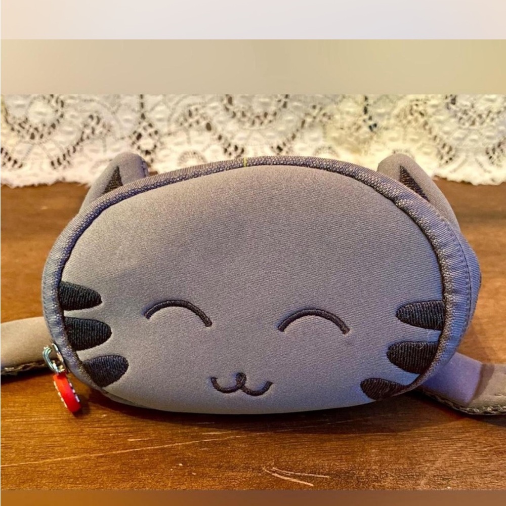 5/$25 💕 ermichy Kitty waist bag